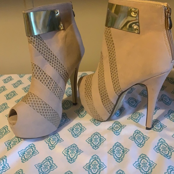 Red Hot Kiss Shoes - Size 9~Stilletto/Booties~Red Hot Kiss brand~NWT